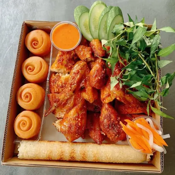 Hình ảnh Combo nửa con gà nướng - cơm lam - bánh bao