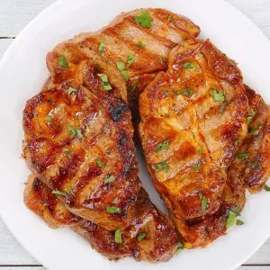 Hình ảnh Cơm sườn cốt lết heo rim mặn