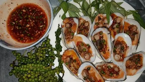 Hình ảnh Sò dẹo nướng tiêu xanh