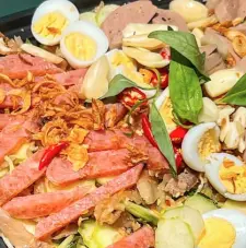 Hình ảnh Tré trộn chả bò trứng cút siêu ngon - phồng tôm