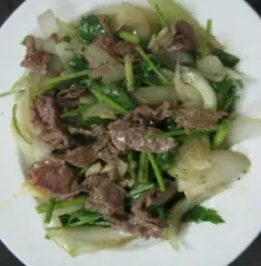 Hình ảnh Cơm bò xào hành cần