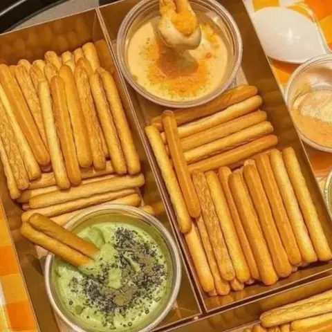 Hình ảnh Bánh que chấm kem trứng