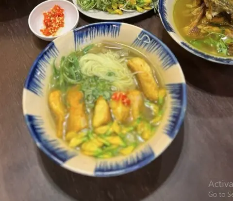 Hình ảnh Bún cá heo quay