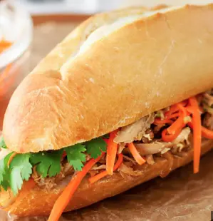 Hình ảnh Bánh mì gà xé