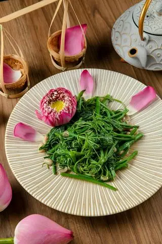 Hình ảnh Đọt su xào đậu phộng - stir - fried chayote shoots with peanuts - ve44