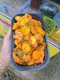 Hình ảnh Chân Gà Mix Trứng Non Sốt Thái Vừa