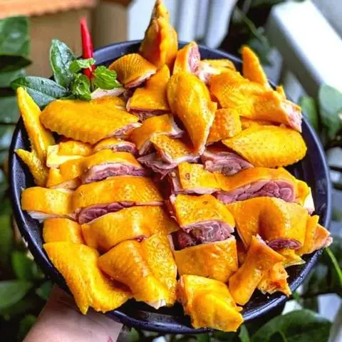 Hình ảnh Gà ủ muối hoa tiêu nửa con