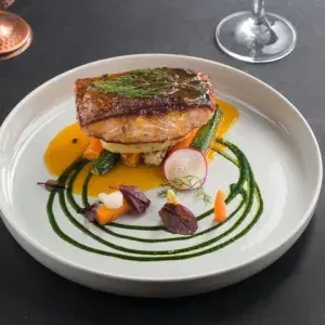 Hình ảnh Pan-fried salmon with veggies