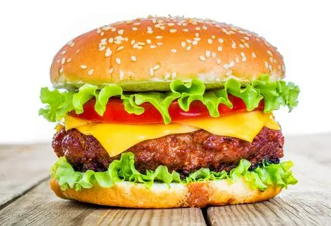 Hình ảnh Hamburger bò - ốp la-bơ batê rau dưa 