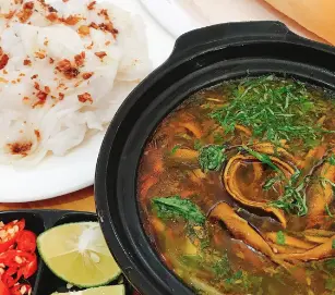 Hình ảnh Súp lươn bánh mướt tô lớn