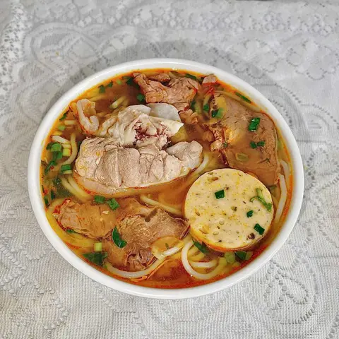 Hình ảnh Bún bò tái chả