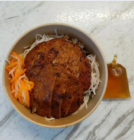 Hình ảnh Bún thịt nướng chay