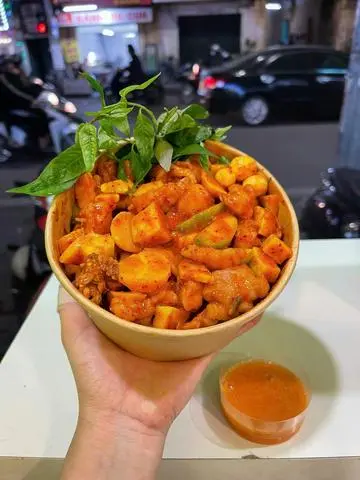 Hình ảnh Chân gà mix trứng non sốt Thái