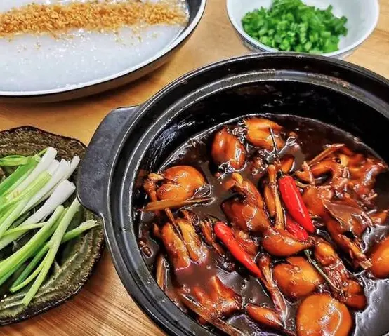 Hình ảnh Cháo ếch hương tỏi - ếch kho Singapore 2 con