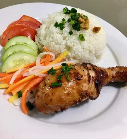 Hình ảnh Cơm đùi gà mắm tỏi 