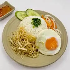 Hình ảnh Cơm bì ốp la