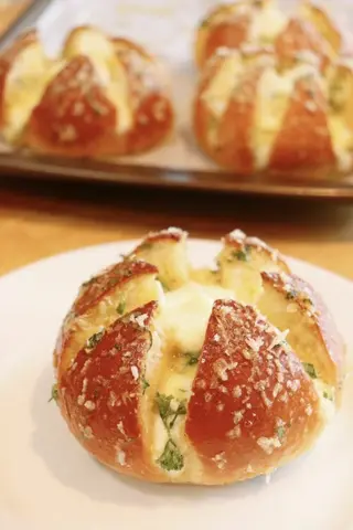 Hình ảnh Bánh mì bơ tỏi