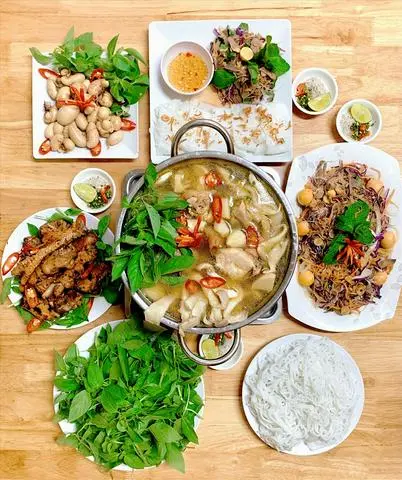 Hình ảnh Lẩu gà lá é phần 4 - 5 người