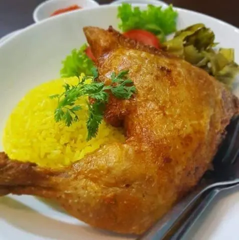 Hình ảnh Cơm chiên gà xối mỡ