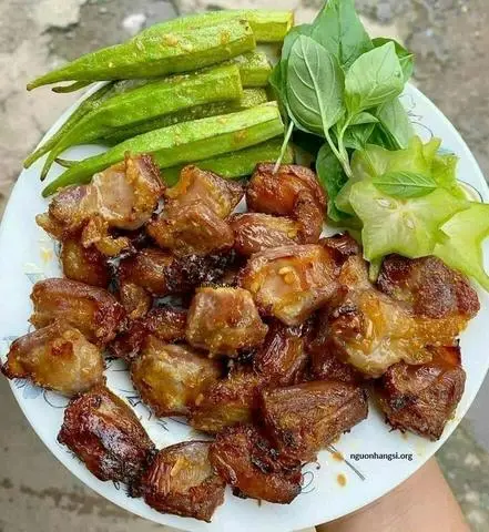 Hình ảnh Chặng dừng heo xào nấm