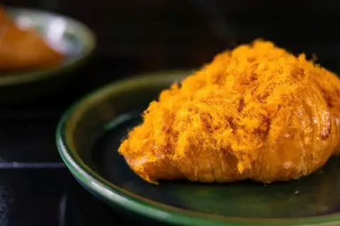 Hình ảnh Croissant trứng muối