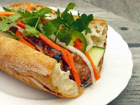 Hình ảnh Bánh mì nem