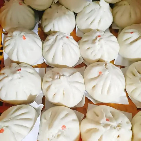 Hình ảnh Bánh bao nhân thịt 2 trứng cút