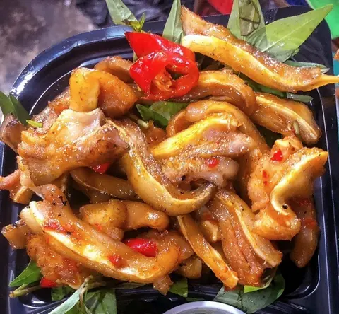 Hình ảnh Tai mũi heo nửa cái lớn nướng - 1 phần