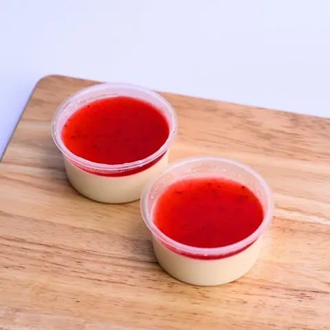 Hình ảnh Panna cotta dâu tây