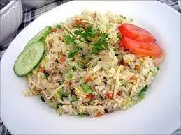 Hình ảnh Cơm chiên gà xé lá chanh