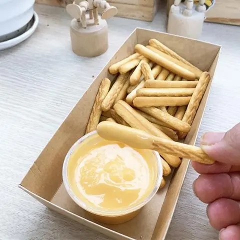 Hình ảnh Bánh que chấm sốt