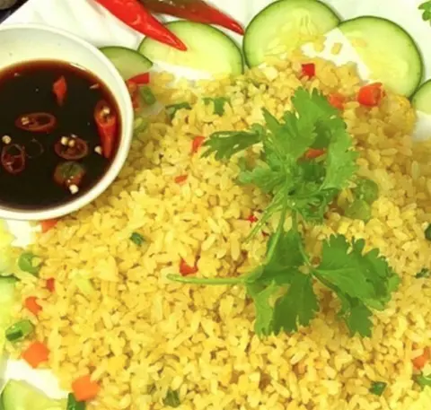 Hình ảnh Cơm chiên tỏi trứng