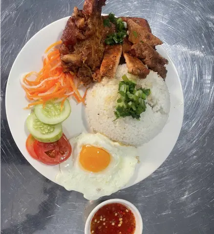 Hình ảnh Cơm tấm sườn ốp la
