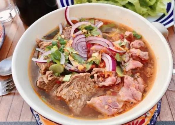 Hình ảnh Bún bò tái viên