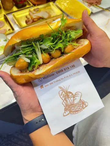 Hình ảnh Bánh mì trứng cút khìa