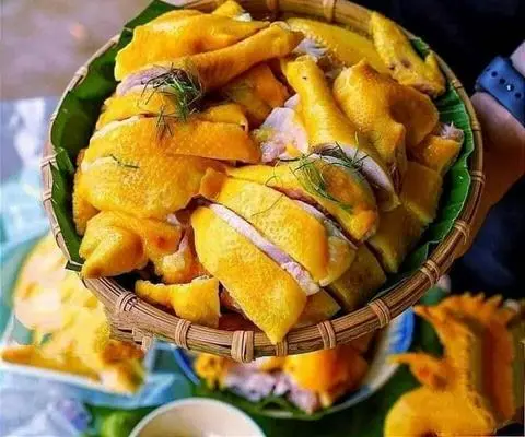 Hình ảnh Gà Ủ Muối Hoa Tiêu Nguyên Con ( Bỏ Đầu Cổ, Chân)- Chặt Sẵn