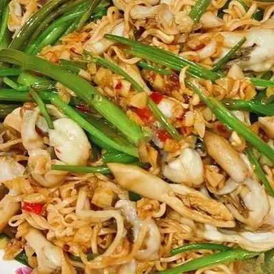 Hình ảnh Ốc móng tay xào mì