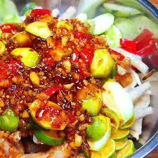 Hình ảnh Chân gà sốt thái lắc sate nhà làm