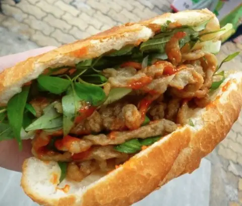 Hình ảnh Bánh mì chả cá