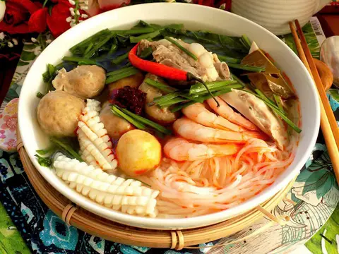 Hình ảnh Bún Thái hải sản