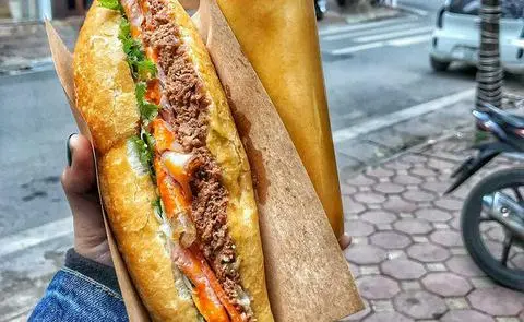 Hình ảnh Bánh mì pate - bơ