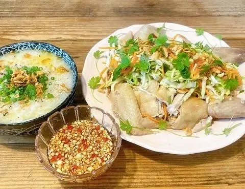 Hình ảnh Nửa con gà trộn gỏi - cháo