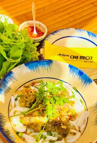 Hình ảnh Mì quảng gà ta