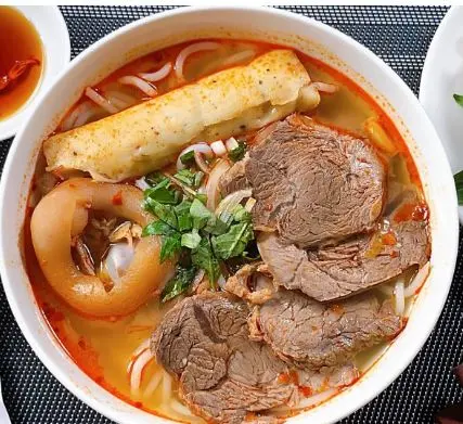 Hình ảnh Bún bò Huế giò nạm chả