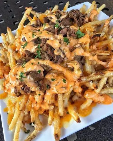 Hình ảnh Beef and cheese with fries