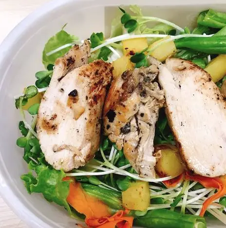 Hình ảnh Ức gà huli huli - salad mix