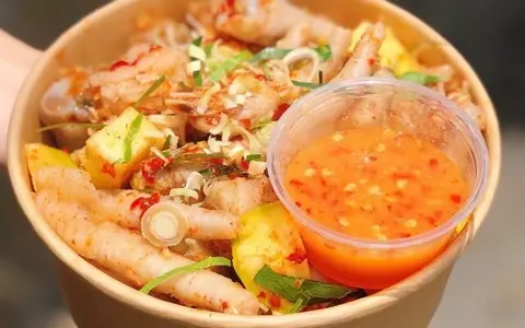 Hình ảnh Chân gà sốt Thái rút xương
