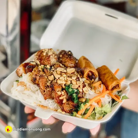 Hình ảnh Bún thịt nướng đầy đủ