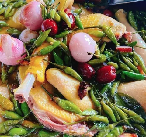 Hình ảnh Lẩu gà ớt hiểm