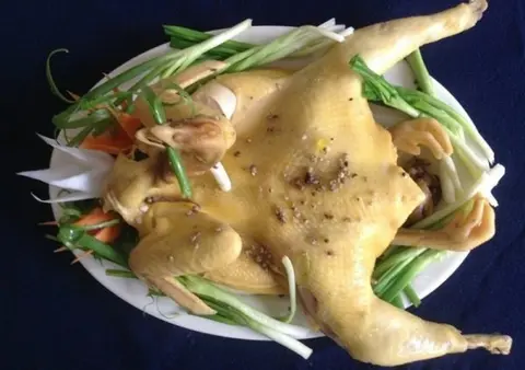 Hình ảnh Gà nguyên con kèm lòng - cháo - gỏi